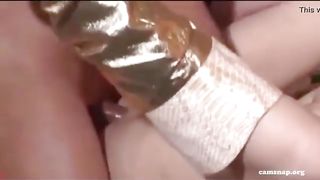 Седой отец поймал дочь за мастурбацией и показал ей, как надо использовать киску