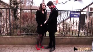 Стройная училка в чулках жаждет грубого проникновения в анальное отверстие