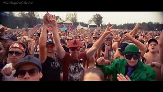 Тёлки тверкали в клубе и нарвались на дикий трах