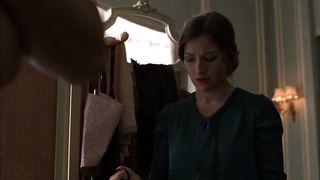 Стройная тёлка принимает участие в откровенных кино сюжетах