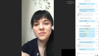 Замужняя тёлка ласкает перед вебкой мокрую пизду пальцами